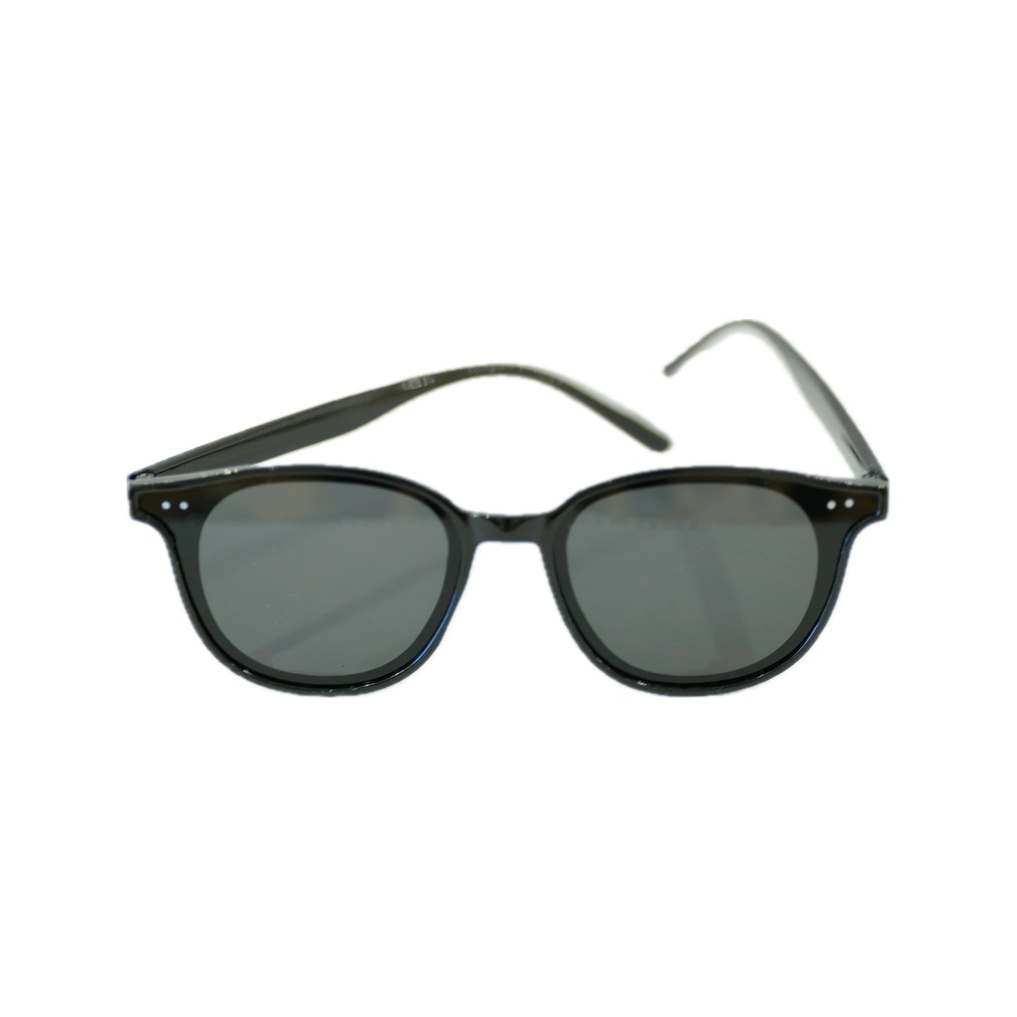 Black sunglasses with a classic rounded design and dark tinted lenses, displayed against a white background.