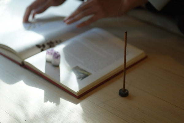 Choosing the Right Incense Holder: Material & Style Guide