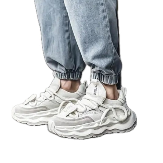 Vintage-inspired chunky dad sneakers for men and women, featuring a bold sole, durable build, and retro casual style for everyday fashion and comfort.