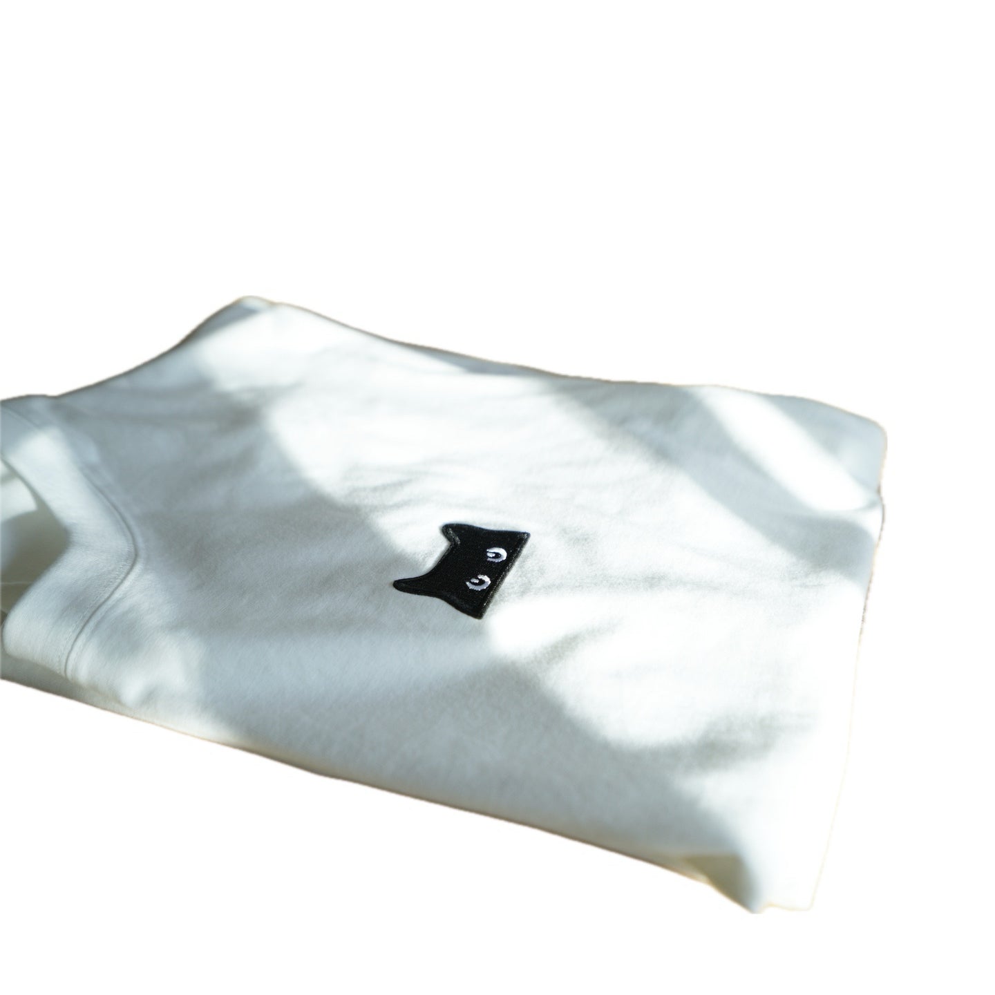 Unisex white cotton t-shirt with cute cat print, soft and breathable casual tee for men and women, perfect for everyday comfort and playful style.