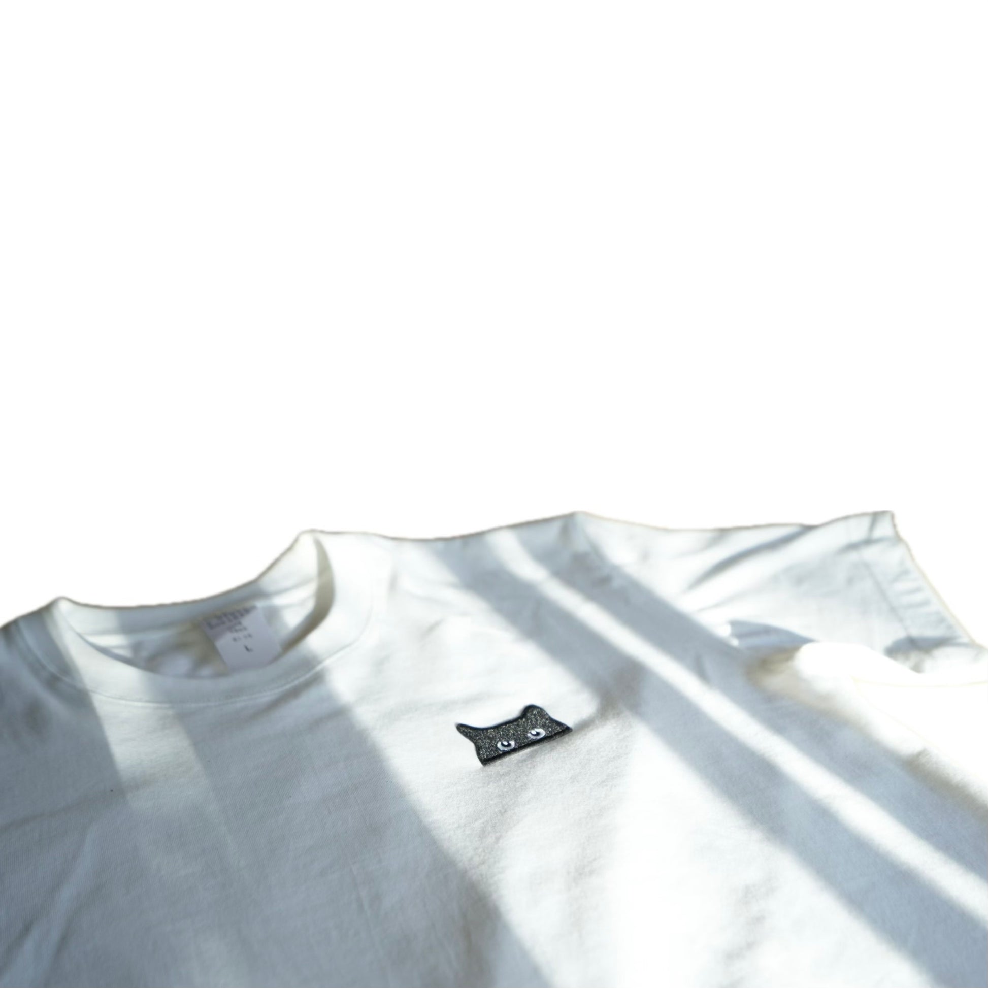 Unisex white cotton t-shirt with cute cat print, soft and breathable casual tee for men and women, perfect for everyday comfort and playful style.